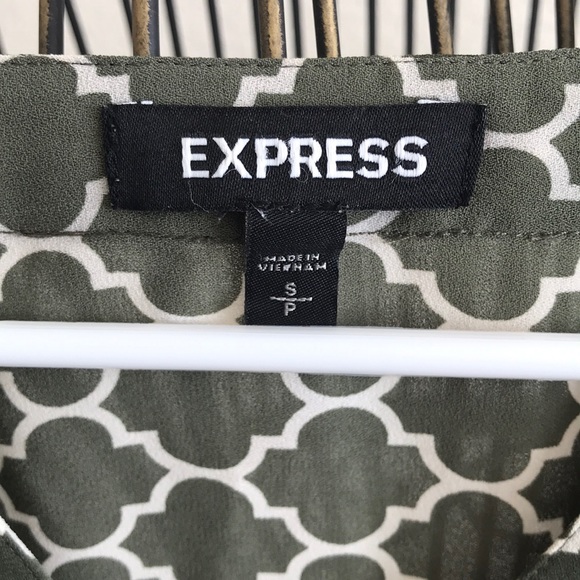 🌺Express women’s Long Sleeve Blouse. 🌺 - Picture 3 of 5